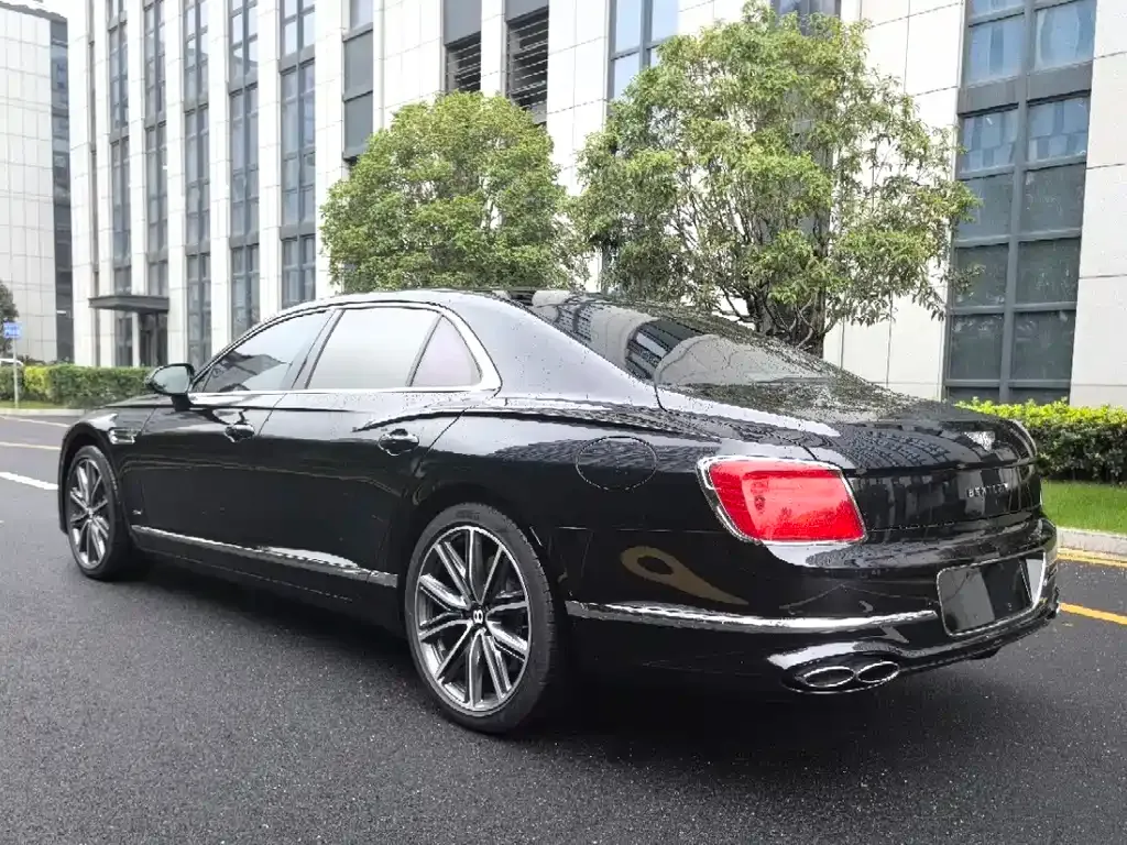Bentley Flying Spur PHEV 2023 из CN, фото 9