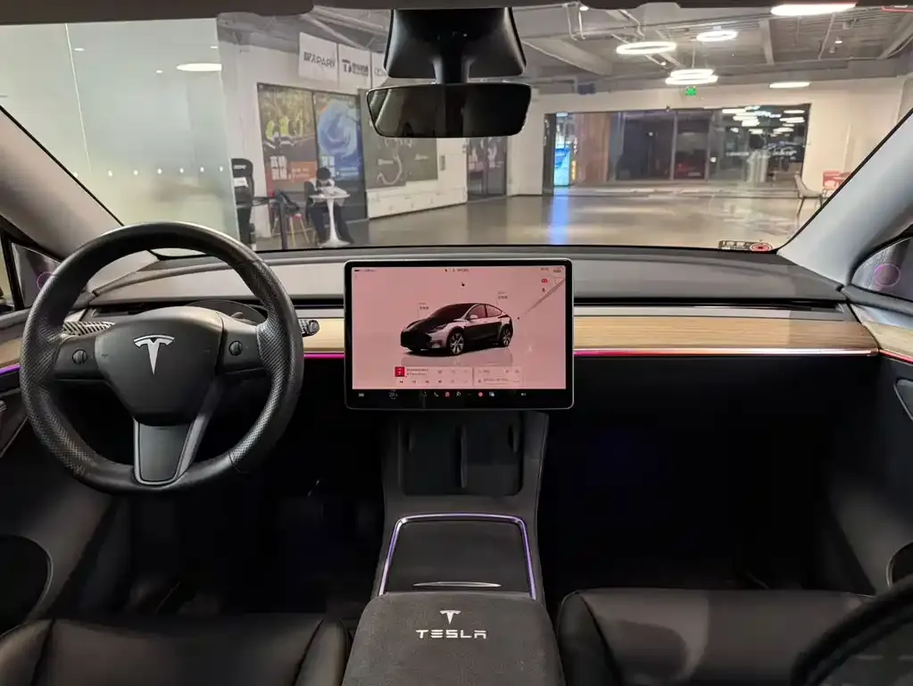 Tesla Model Y — фото 5