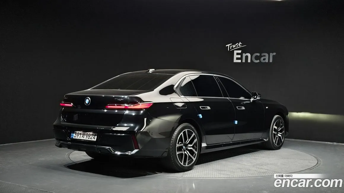 BMW 7-Series — фото 10