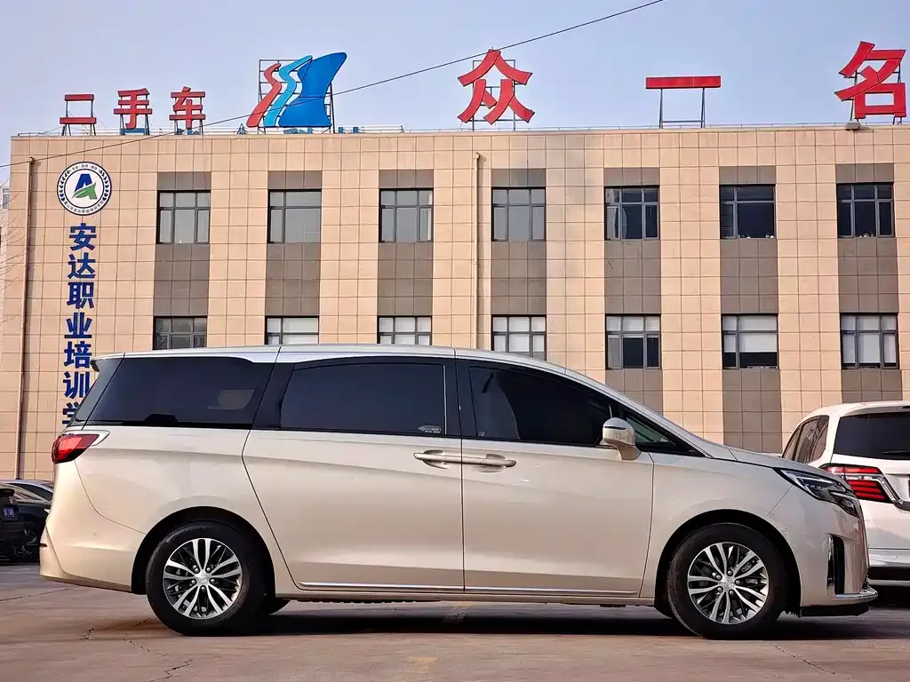 Buick GL8 2023 из CN, фото 9