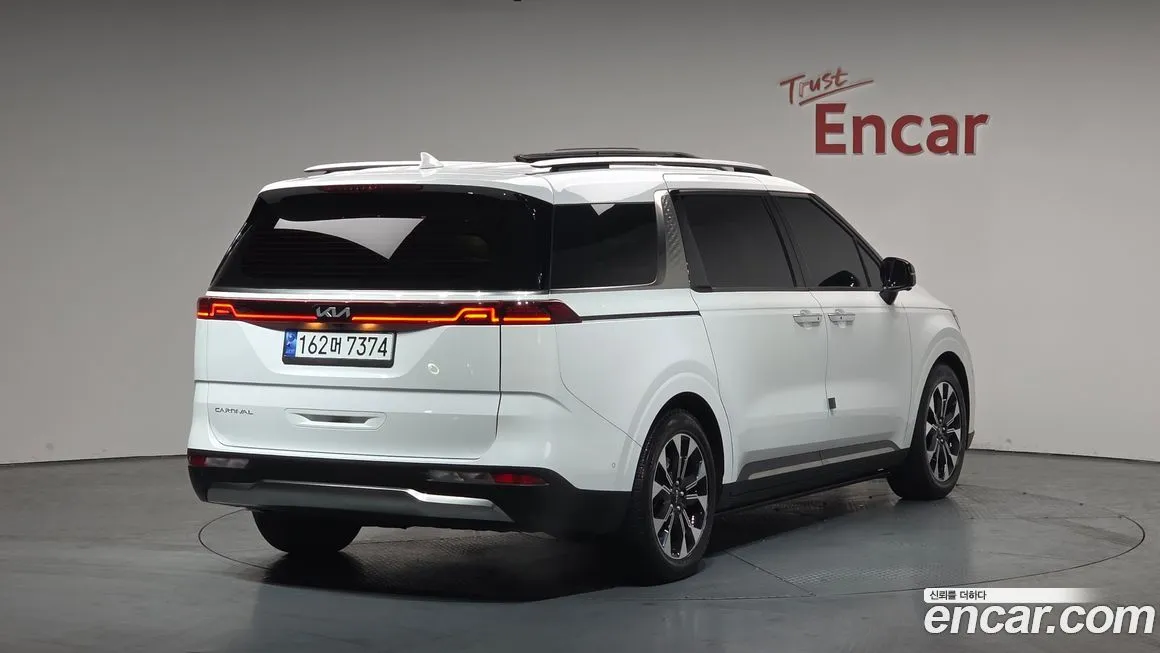 Kia Carnival — фото 10