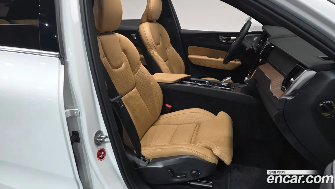 Volvo XC60 2024 из KR, фото 8