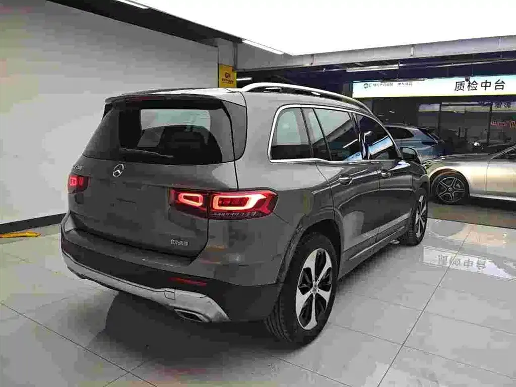Mercedes-Benz GLB — фото 8