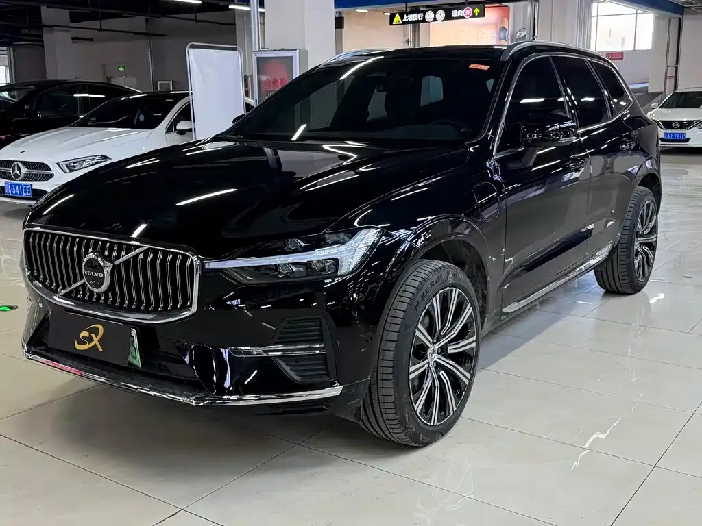 Volvo XC60 PHEV — фото 1
