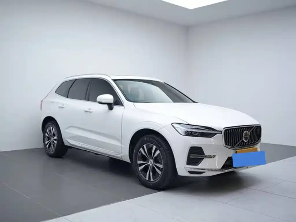 Volvo XC60 — фото 1