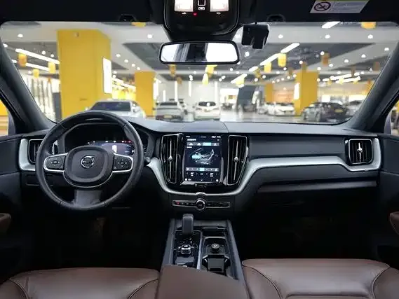Volvo XC60 — фото 9