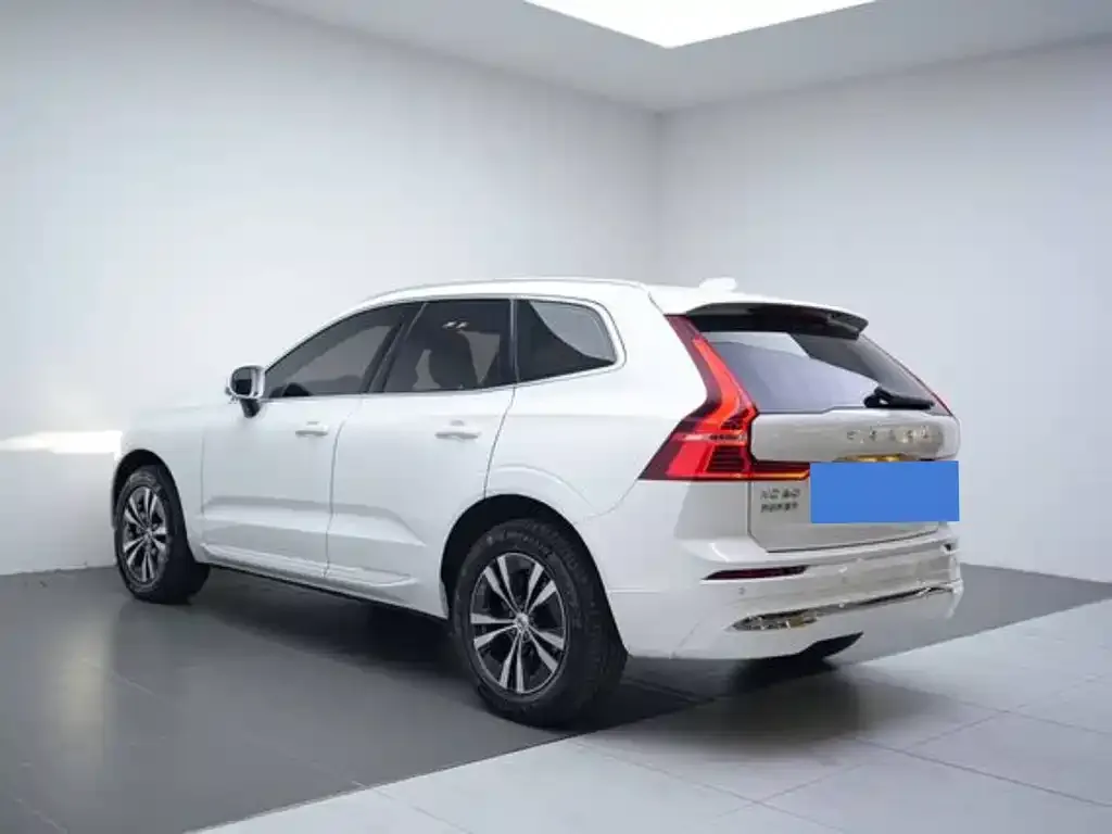 Volvo XC60 — фото 8