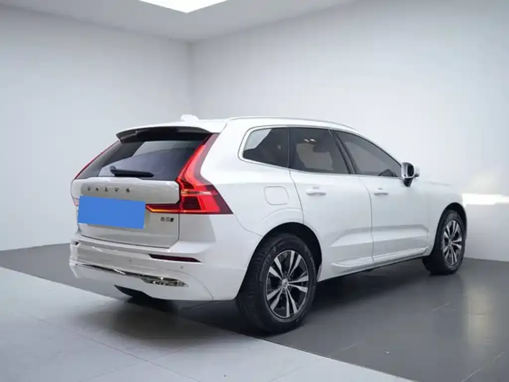 Volvo XC60 — фото 10