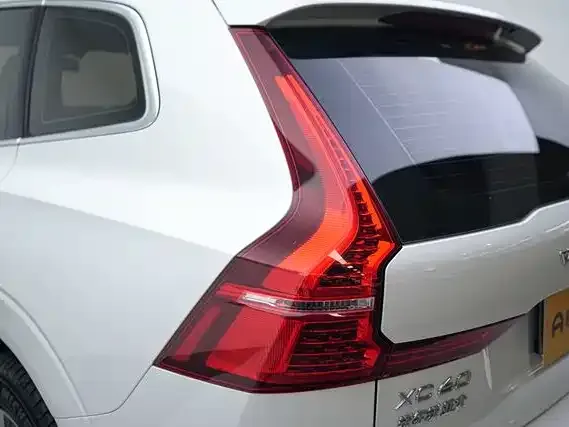 Volvo XC60 — фото 6
