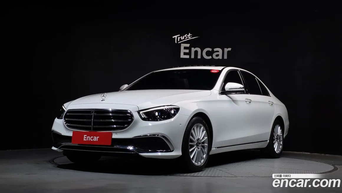 Mercedes-Benz E-Class — фото 1