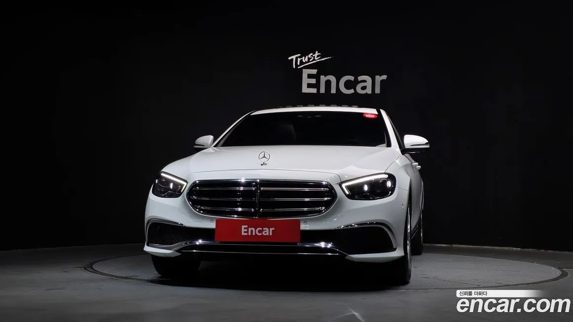 Mercedes-Benz E-Class — фото 2