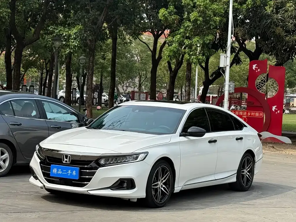 Honda Accord — фото 1