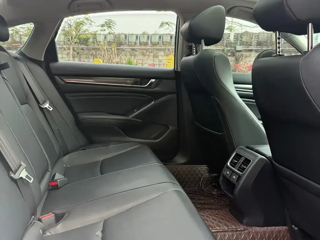 Honda Accord — фото 6