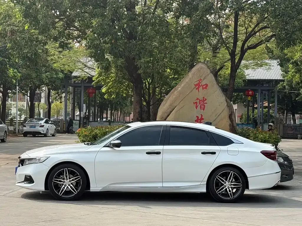 Honda Accord — фото 8
