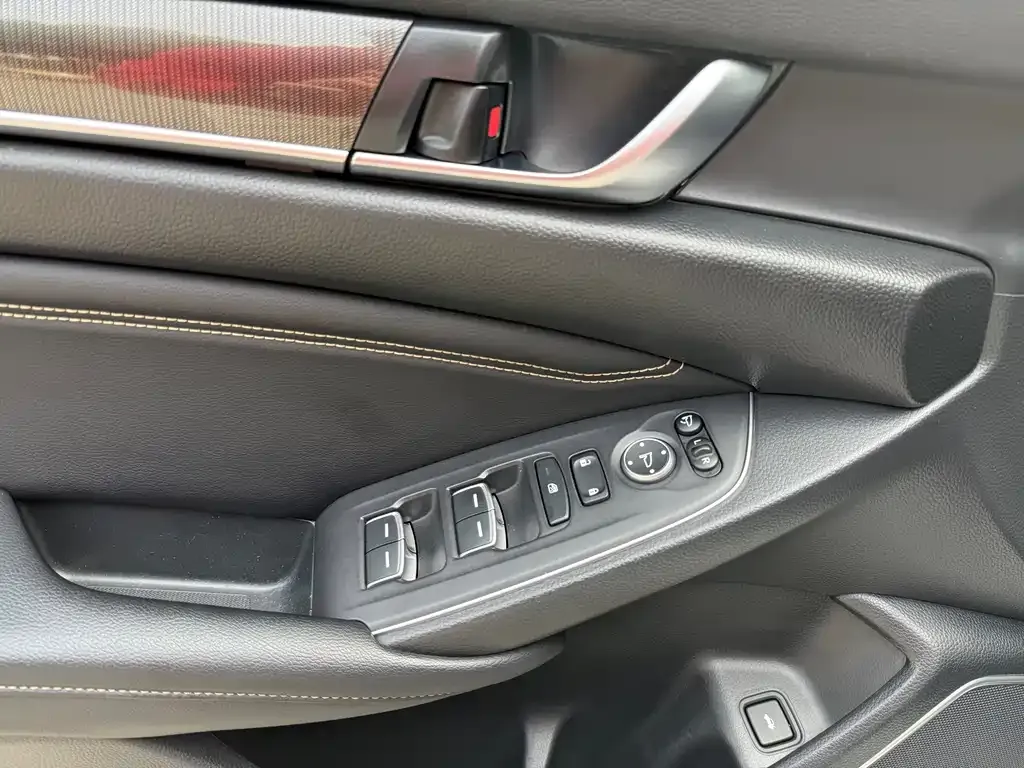 Honda Accord — фото 10