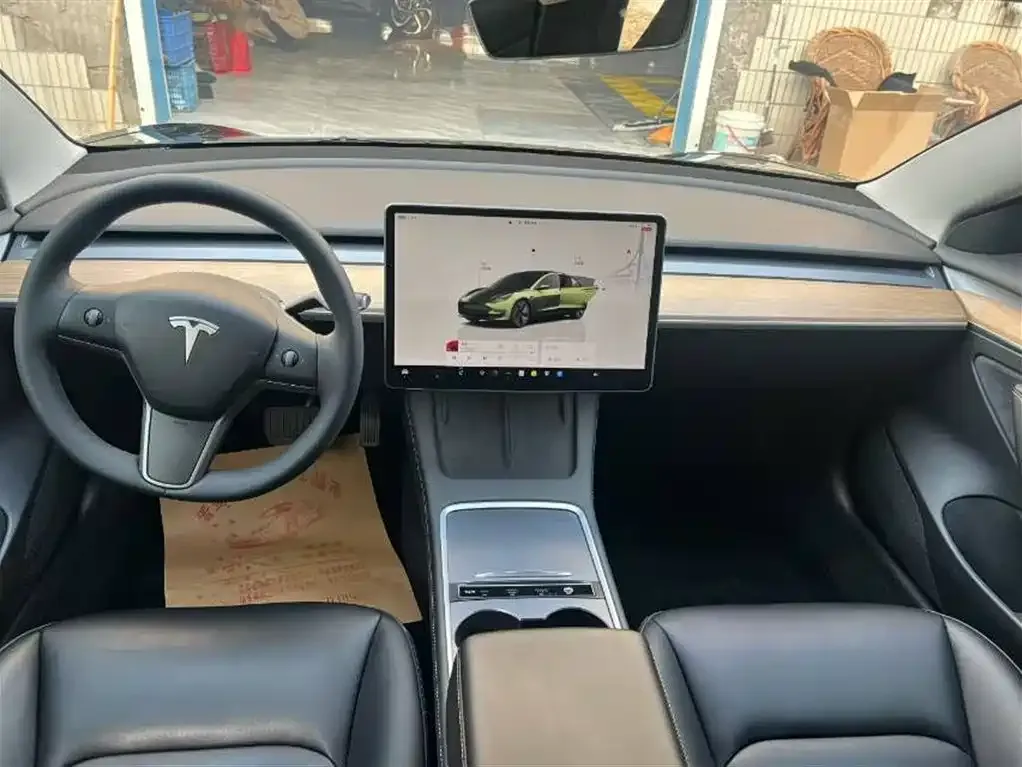 Tesla Model 3 — фото 3