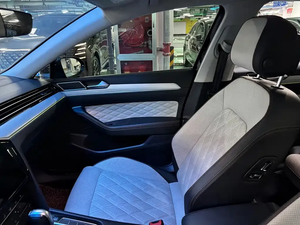 Volkswagen Magotan 2023 из CN, фото 9
