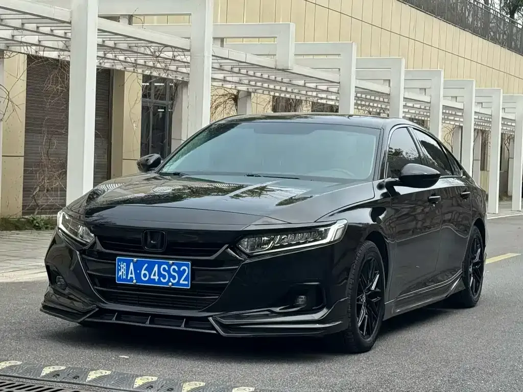 Honda Accord — фото 1