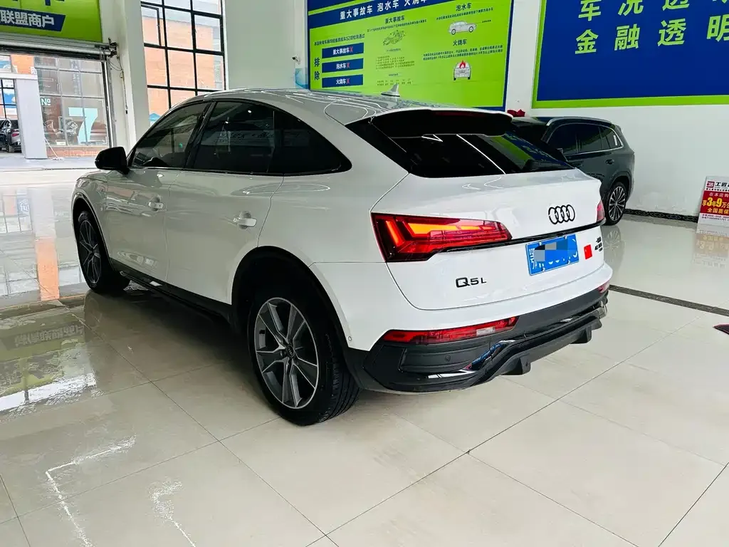Audi Q5L Sportback — фото 7