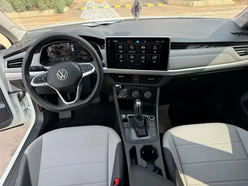 Volkswagen Bora 2023 из CN, фото 3