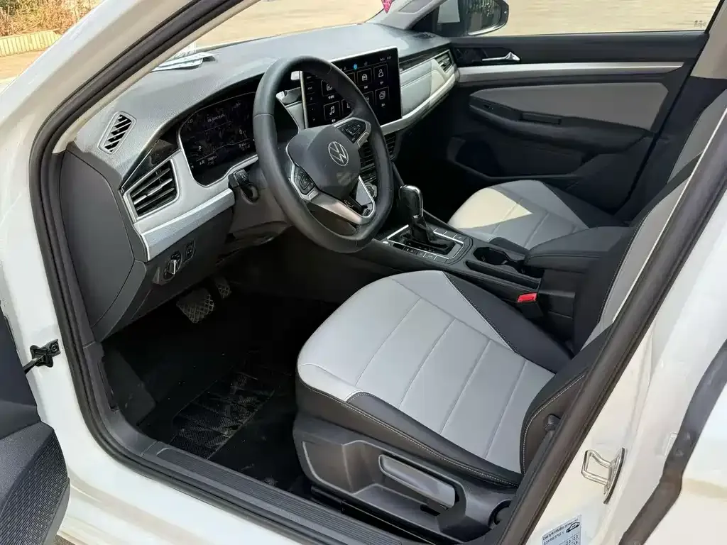 Volkswagen Bora 2023 из CN, фото 2