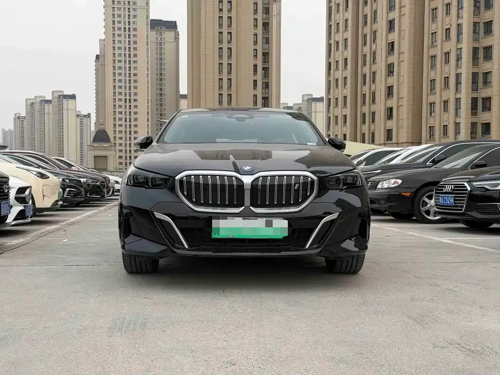 BMW i5 — фото 3