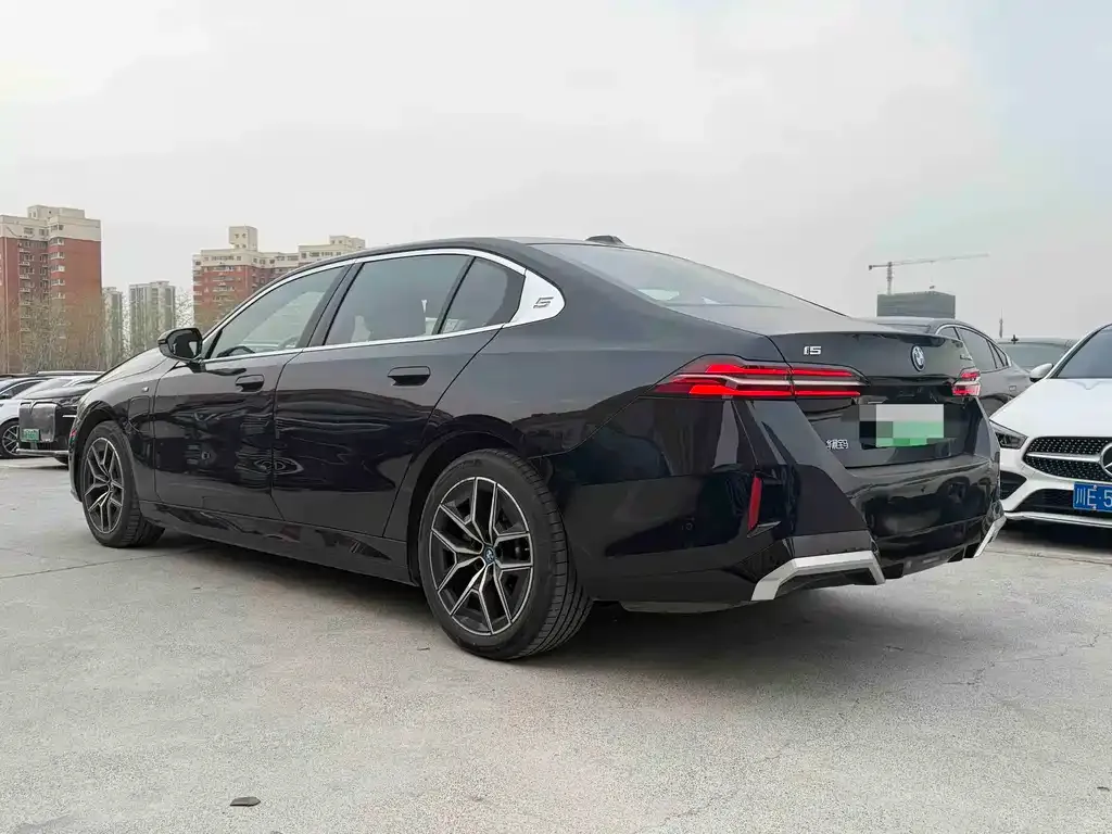 BMW i5 — фото 6