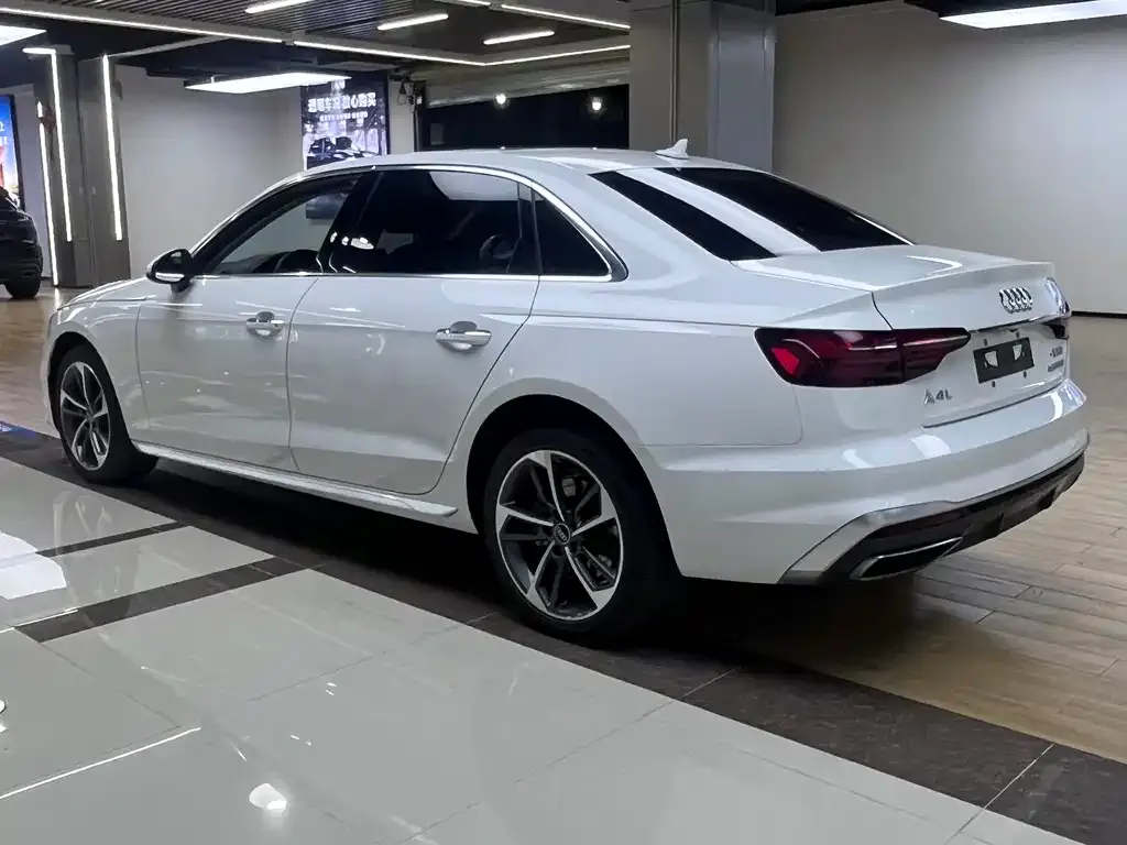 Audi A4L — фото 5