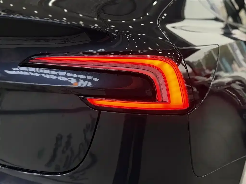 Tesla Model 3 — фото 2