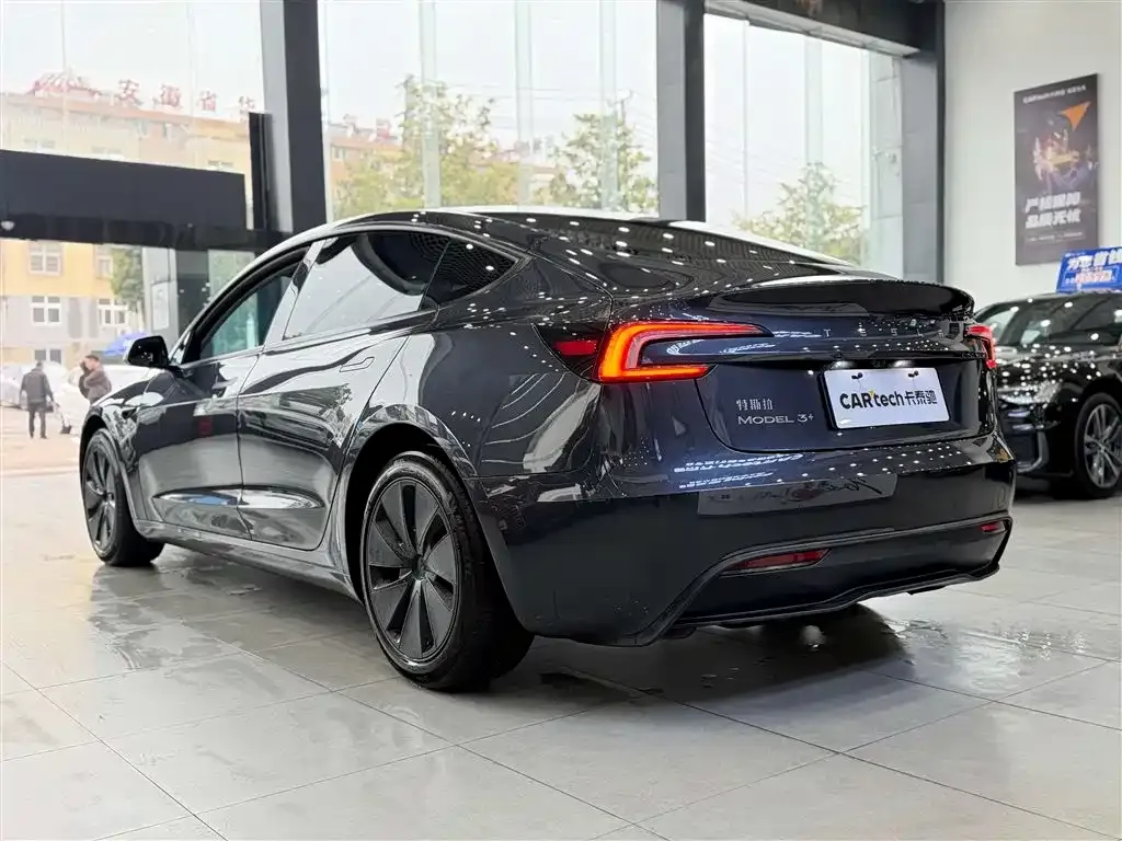 Tesla Model 3 — фото 8