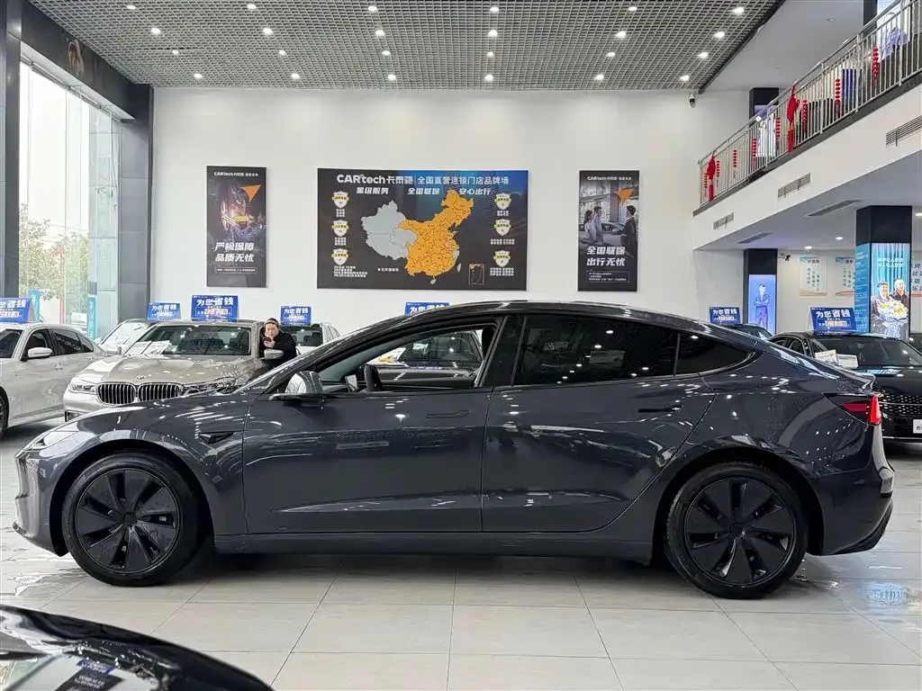 Tesla Model 3 — фото 9