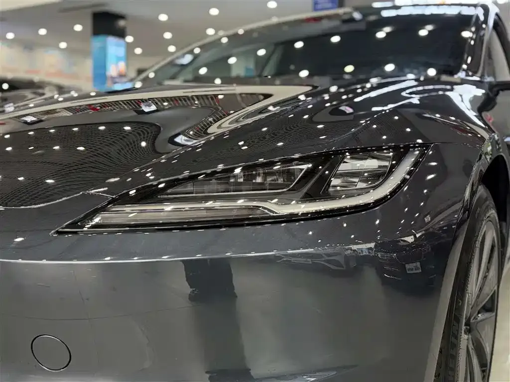 Tesla Model 3 — фото 3
