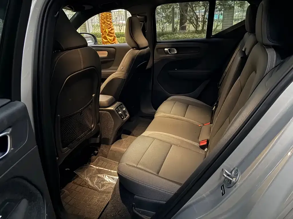 Volvo XC40 2023 из CN, фото 4