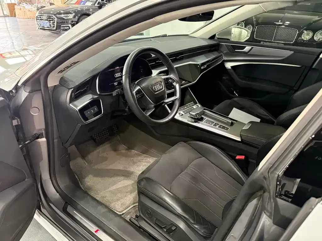 Audi A7L 2023 из CN, фото 3