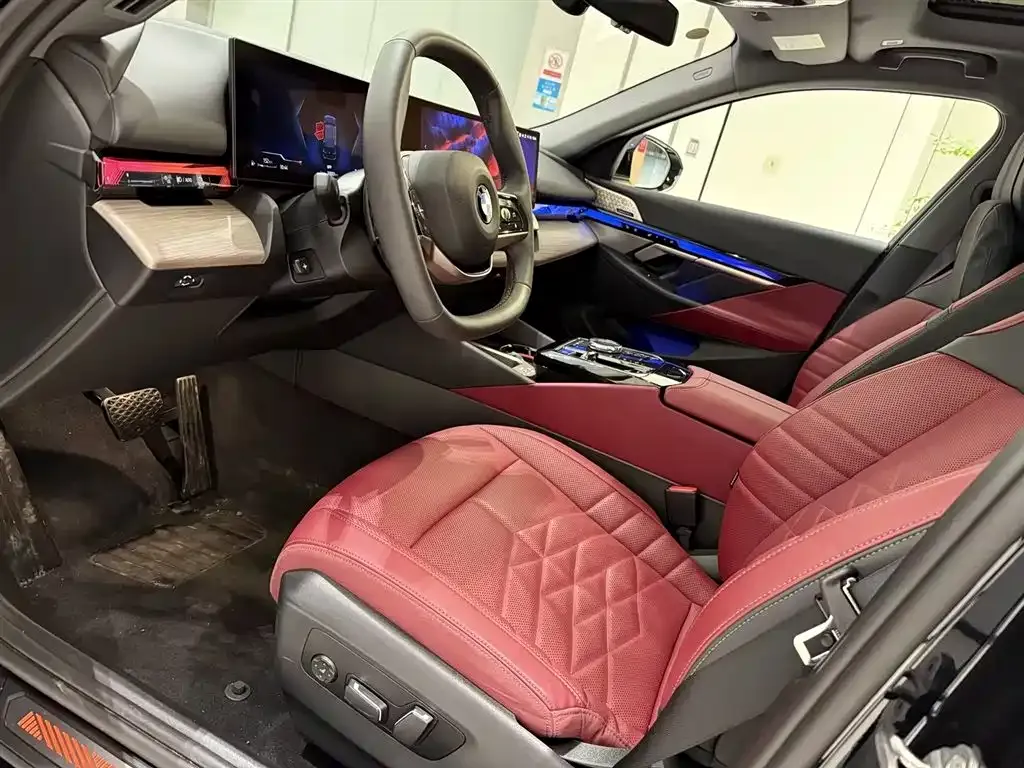BMW 5 Series 2025 из CN, фото 6