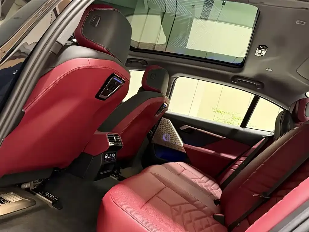 BMW 5 Series 2025 из CN, фото 3