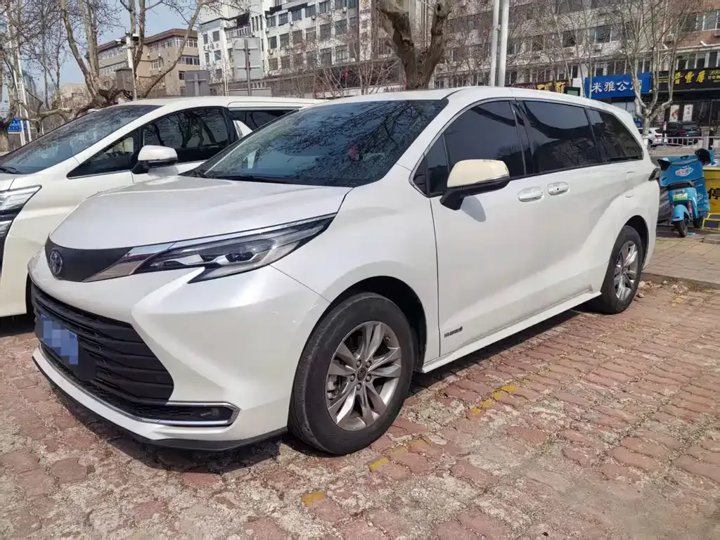 Toyota Sienna 2024 из CN, фото 1