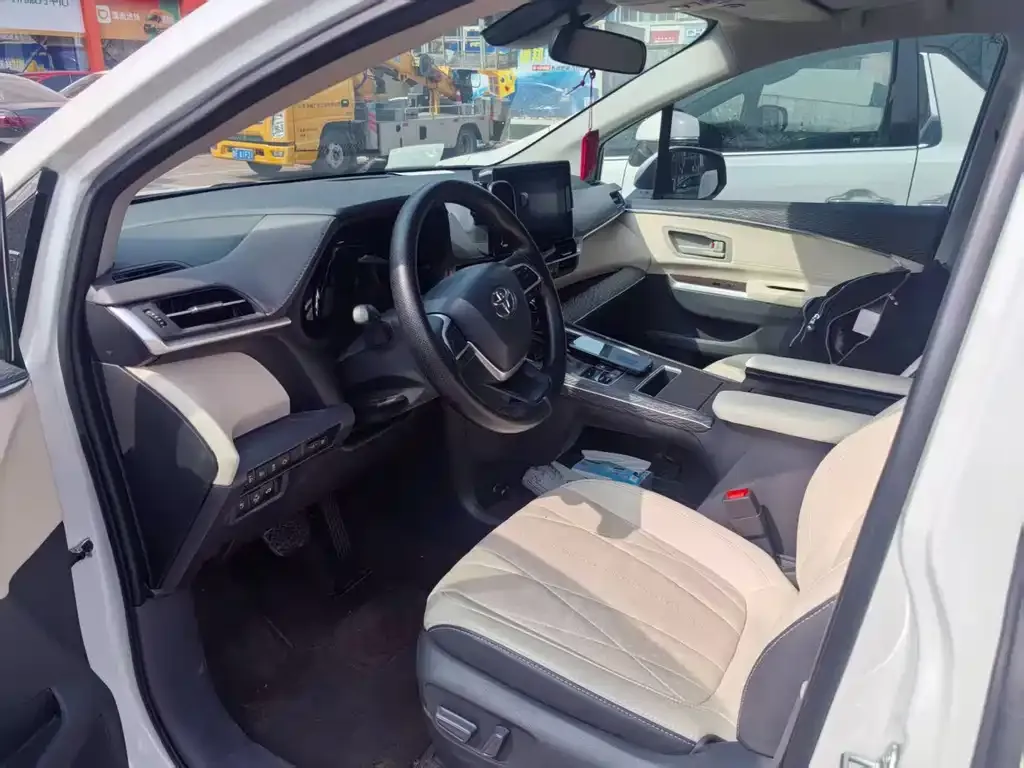 Toyota Sienna 2024 из CN, фото 6