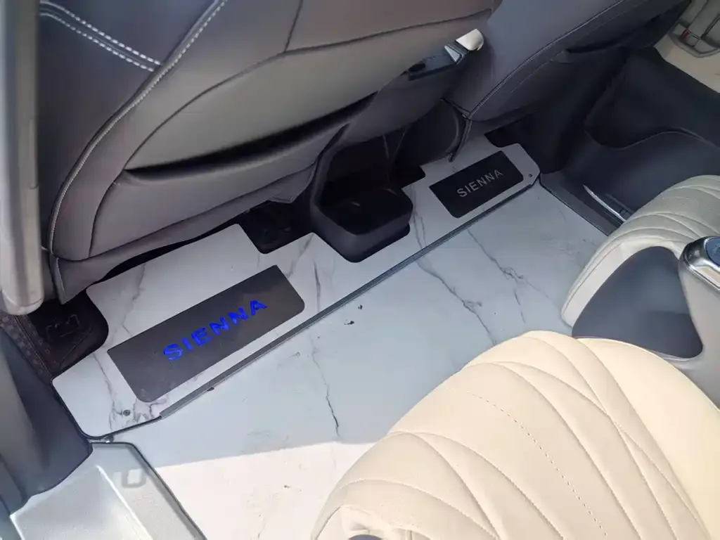 Toyota Sienna 2024 из CN, фото 3
