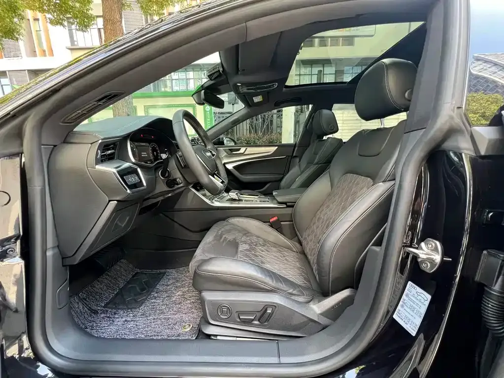Audi A7L 2023 из CN, фото 6