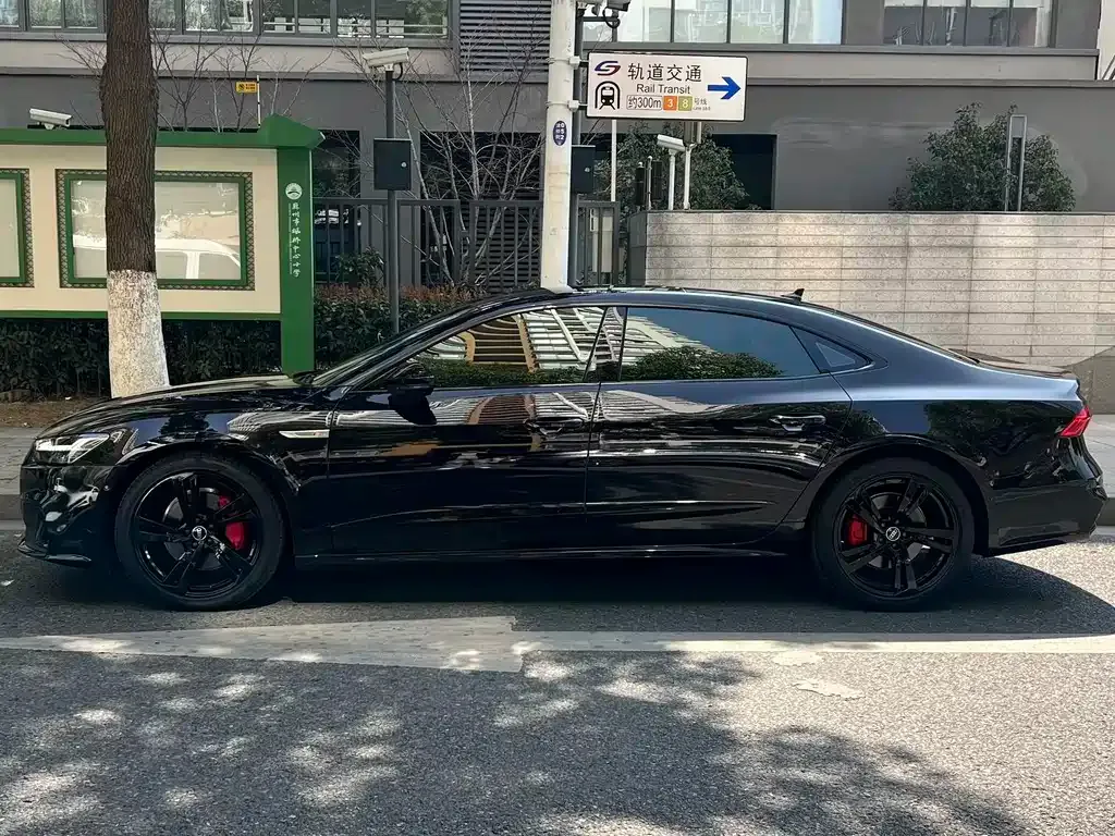 Audi A7L 2023 из CN, фото 2