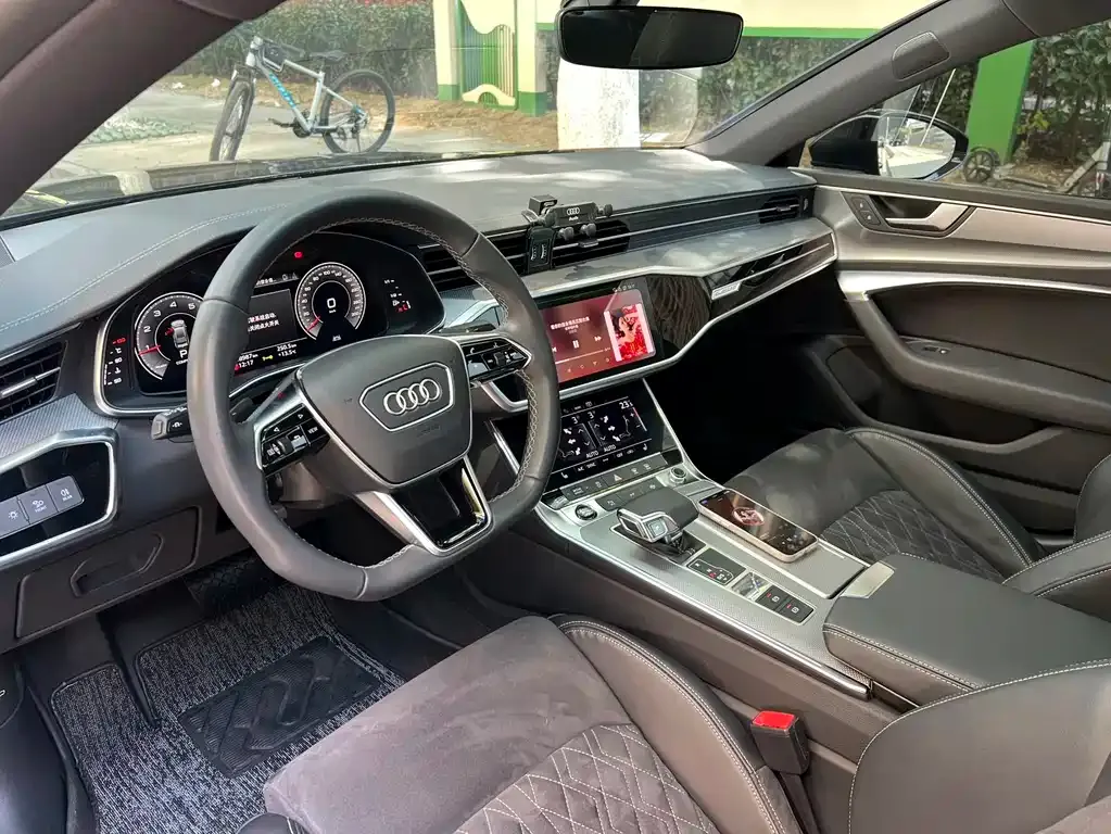 Audi A7L 2023 из CN, фото 3