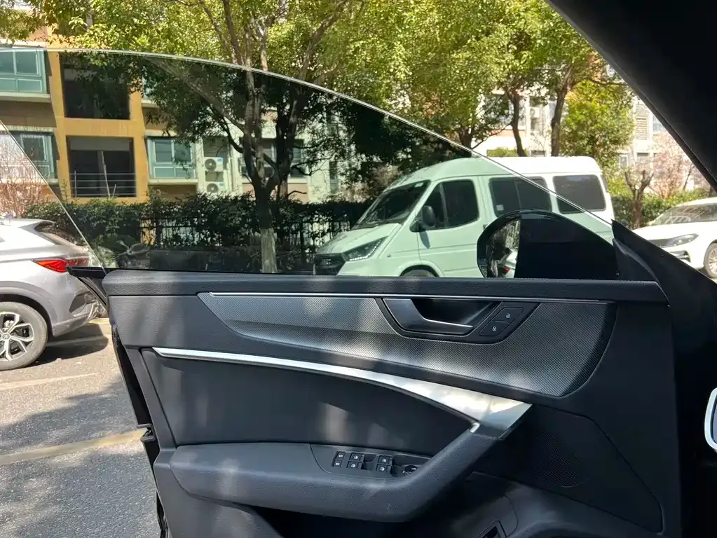 Audi A7L 2023 из CN, фото 4