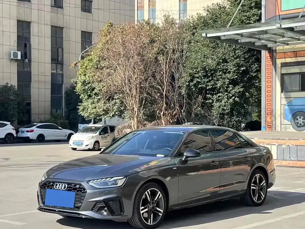 Audi A4L 2022 из CN, фото 1