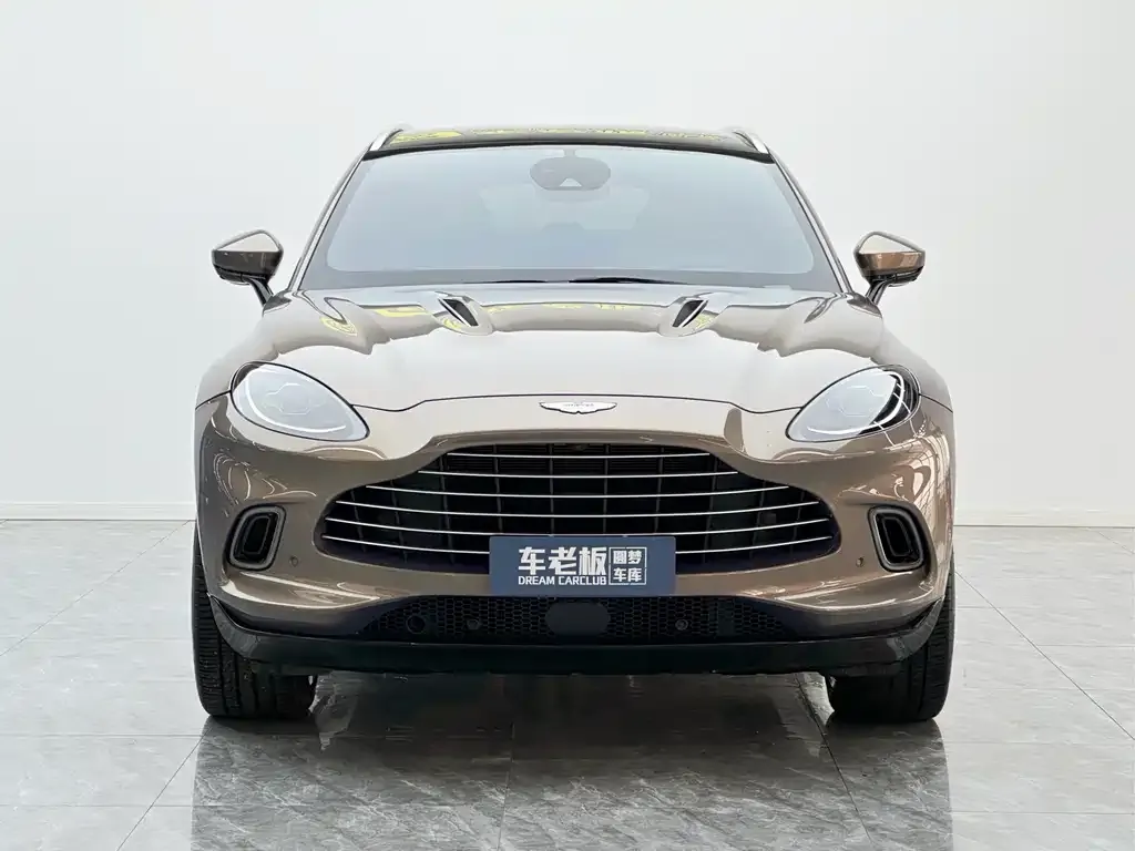 Aston Martin DBX — фото 1
