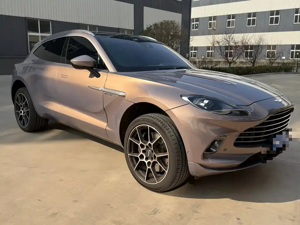 Aston Martin DBX — фото 7