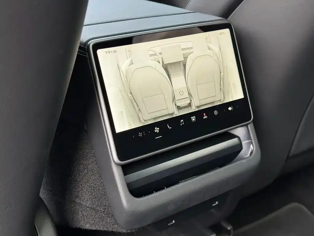 Tesla Model Y 2025 из CN, фото 2