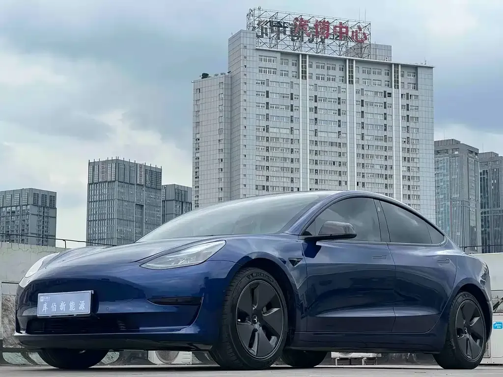 Tesla Model 3 — фото 1