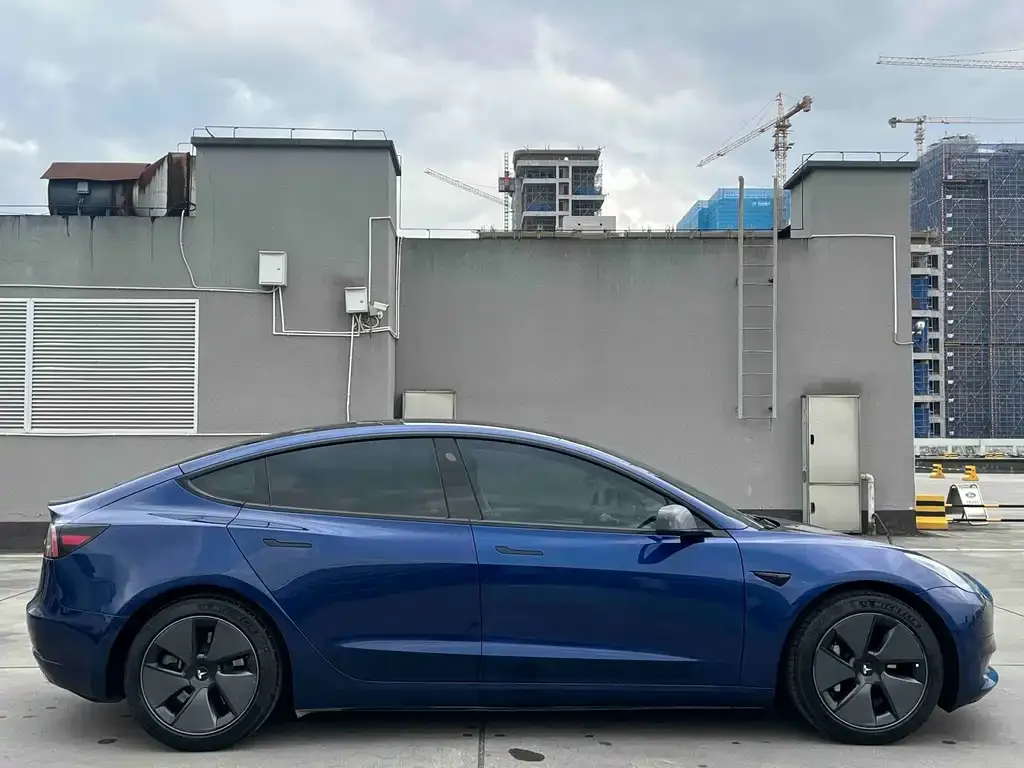 Tesla Model 3 — фото 7