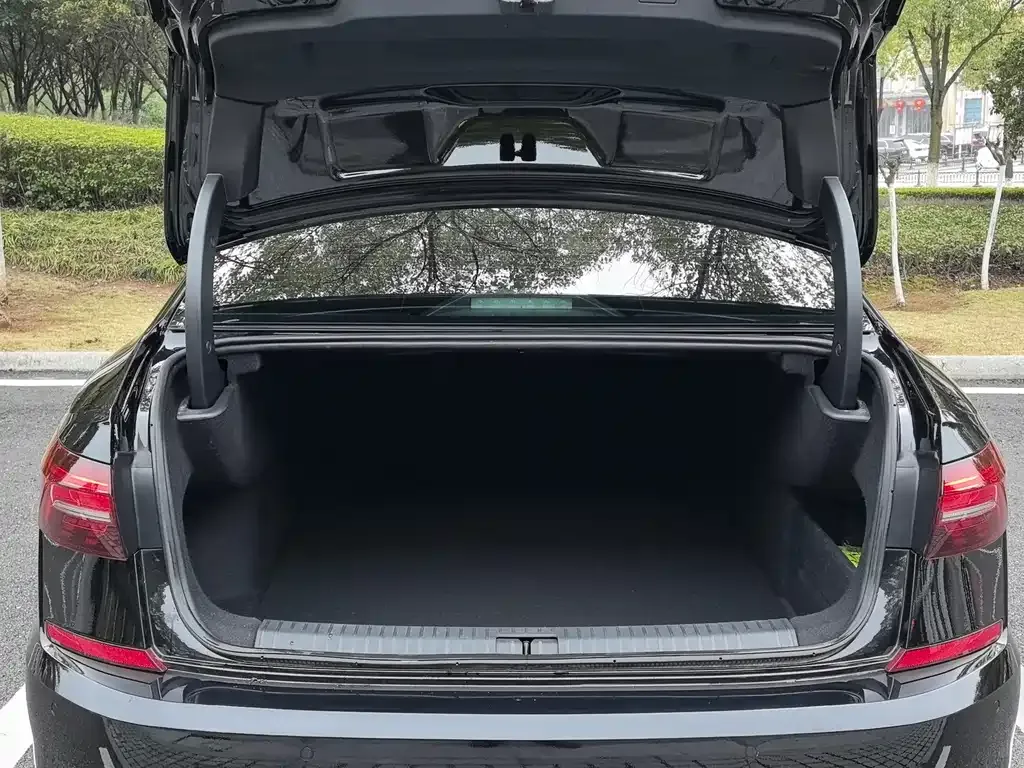 Volkswagen Passat 2021 из CN, фото 2